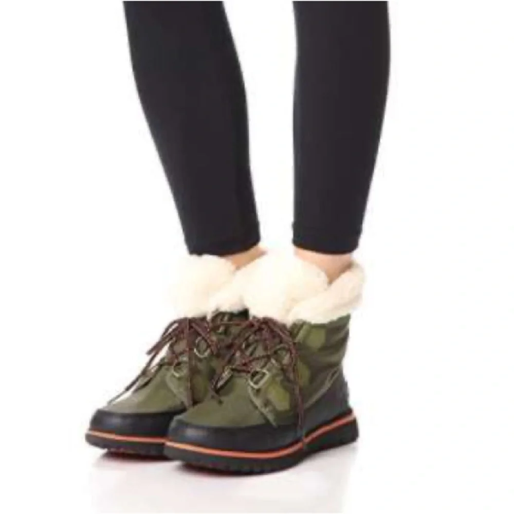SOREL Women’s Cozy Carnival Snow Boot (Nori/Black)